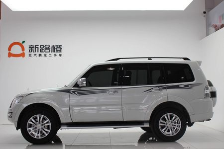 莱芜二手三菱帕杰罗 2018款 帕杰罗97 GLS3.8L 五门中东版 天窗自动